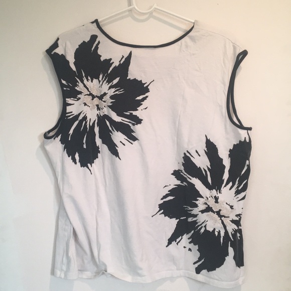 Cute B&W Summer Top - Picture 4 of 5